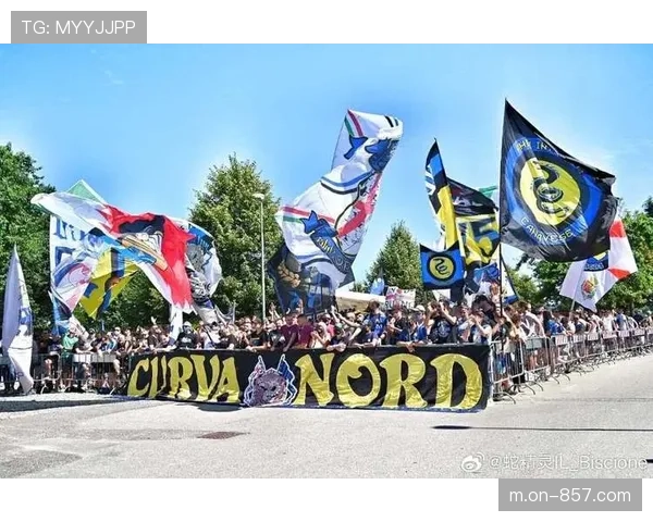 国际米兰训练基地开放日，千名球迷到场支持